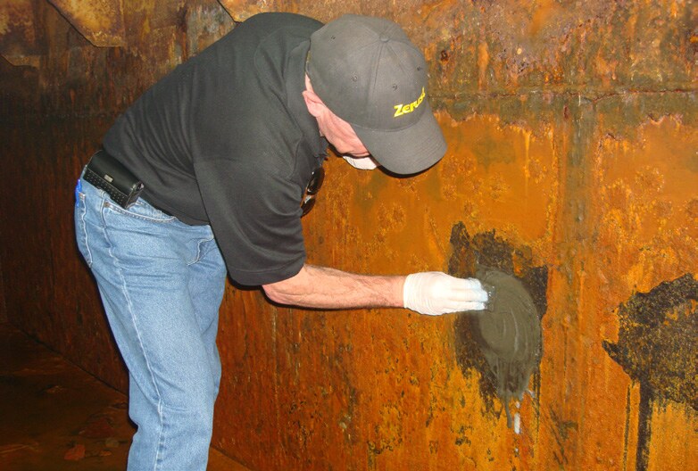 AxxaClean rust remover application AxxaClean rust remover application on corroded metal